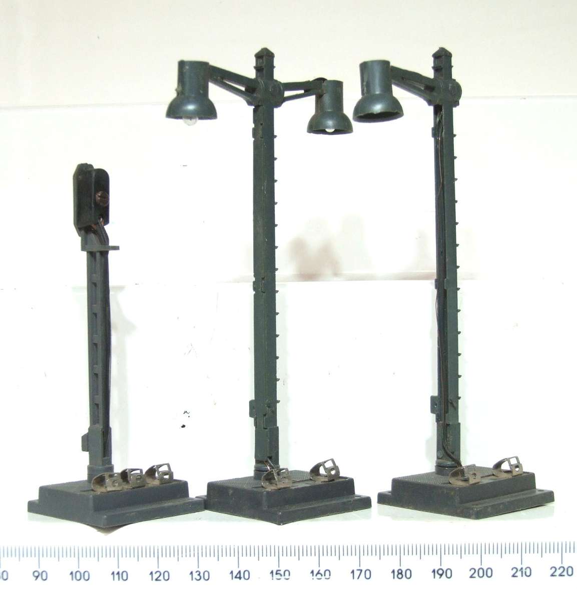 LIMA HO:  Plastic 12v Street Lights + Traffic Signal in Fair Used Operational Condition.(Italy)