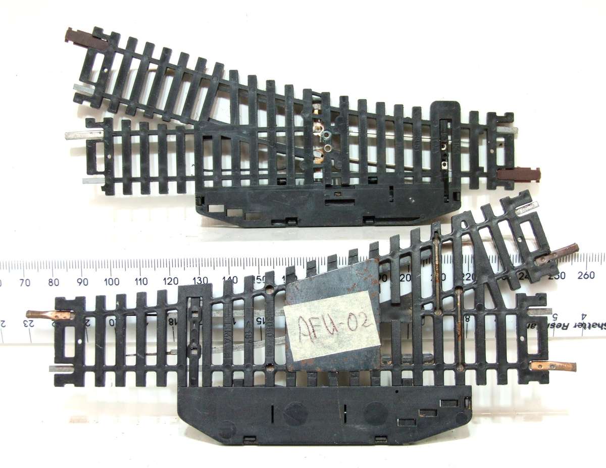 LIMA HO/OO: These Manual Steel Points LH + RH are up for Auction in Fair Used Condition.(Italy)