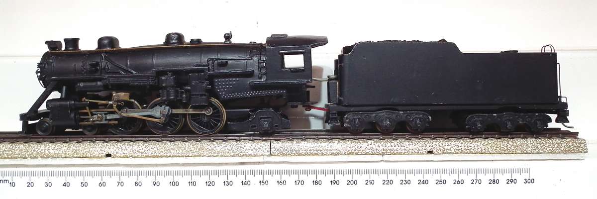 VARNEY OO: Detailed All Metal 4-6-2 Steam Loco with Tender in Fair Running Condition.(USA)