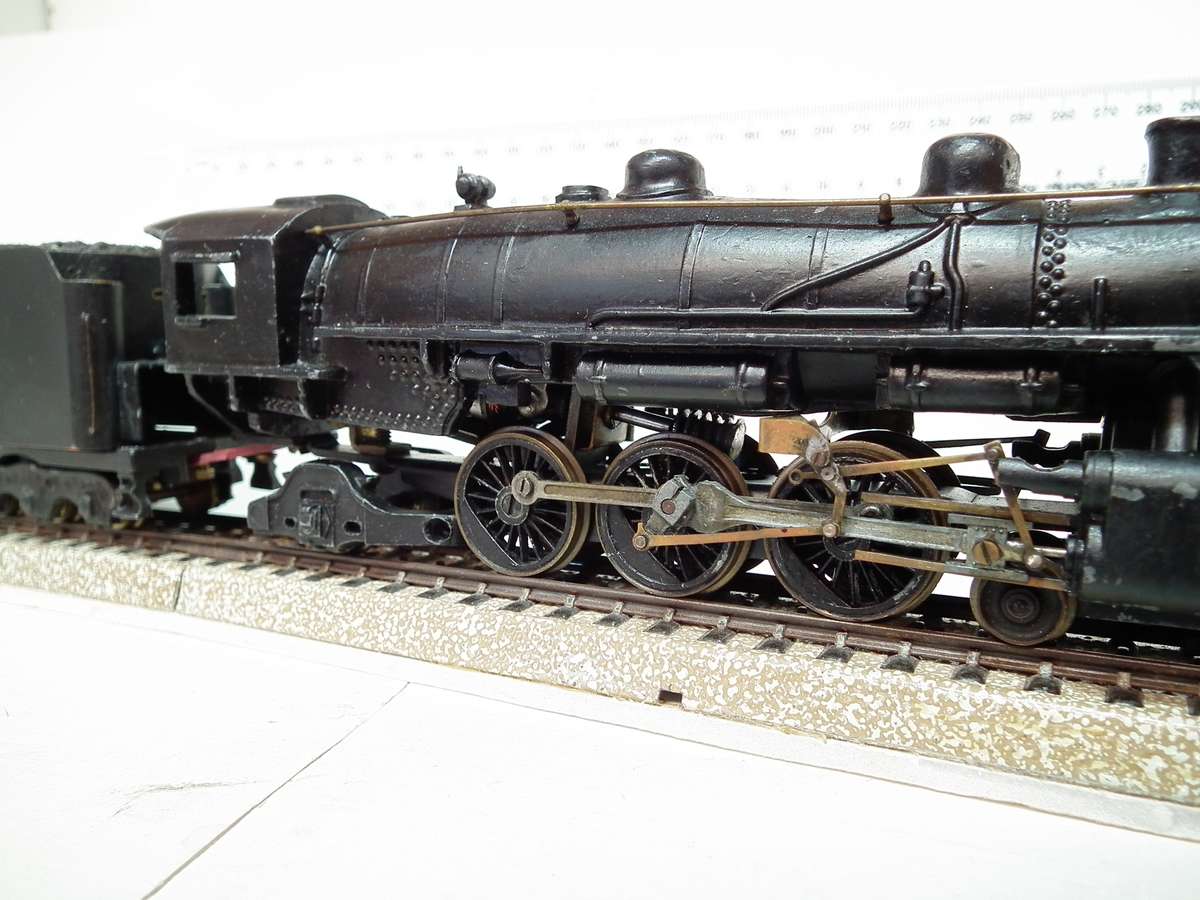 VARNEY OO: Detailed All Metal 4-6-2 Steam Loco with Tender in Fair Running Condition.(USA)
