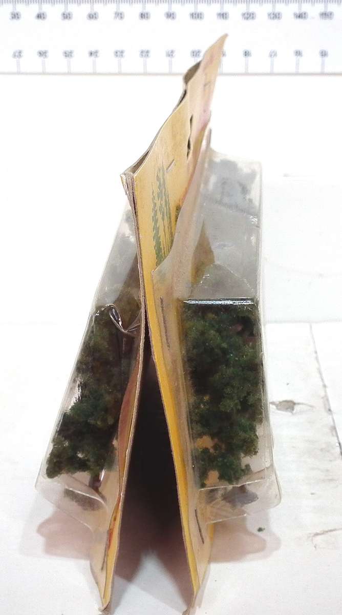 SCENERY N/HO: 8pc Small Trees in Good Packed Condition