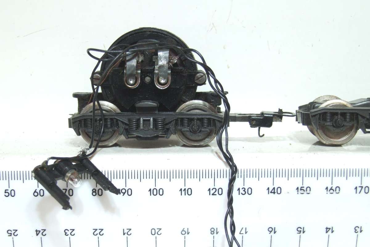 LIMA HO: SAR E5 Powered Loco Bogeys with Directional Lights  in Good Condition for Parts.(Italy)