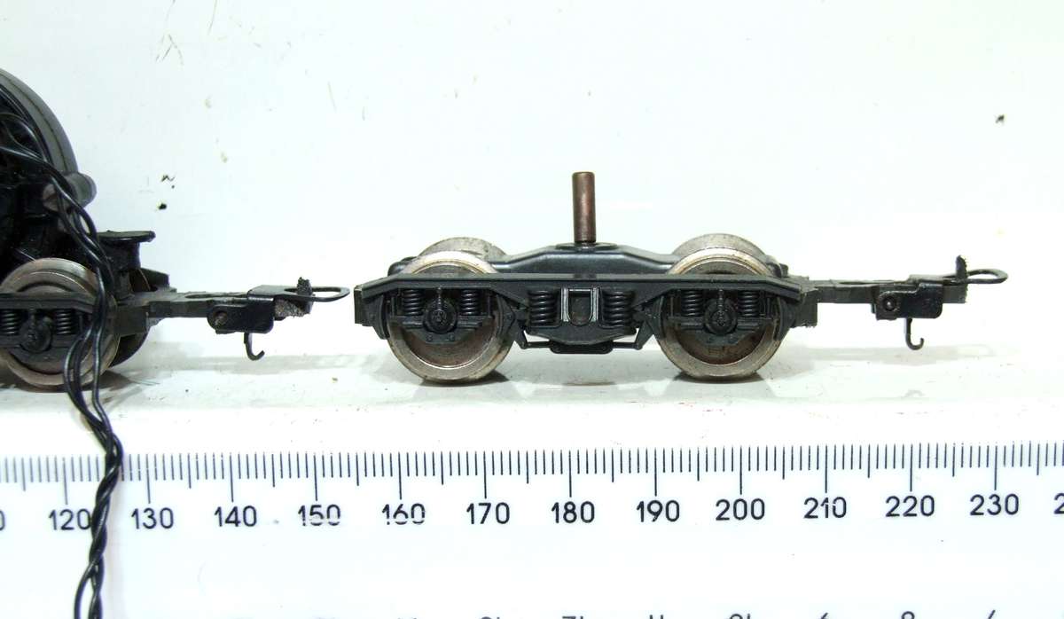 LIMA HO: SAR E5 Powered Loco Bogeys with Directional Lights  in Good Condition for Parts.(Italy)