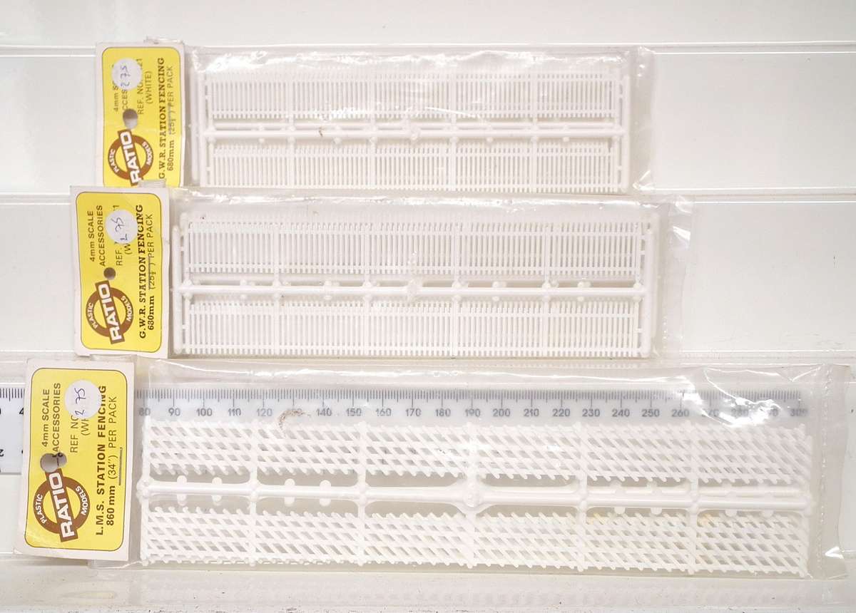 RATIO OO:  GWR Station Fencing in New Packaged Condition.(England)