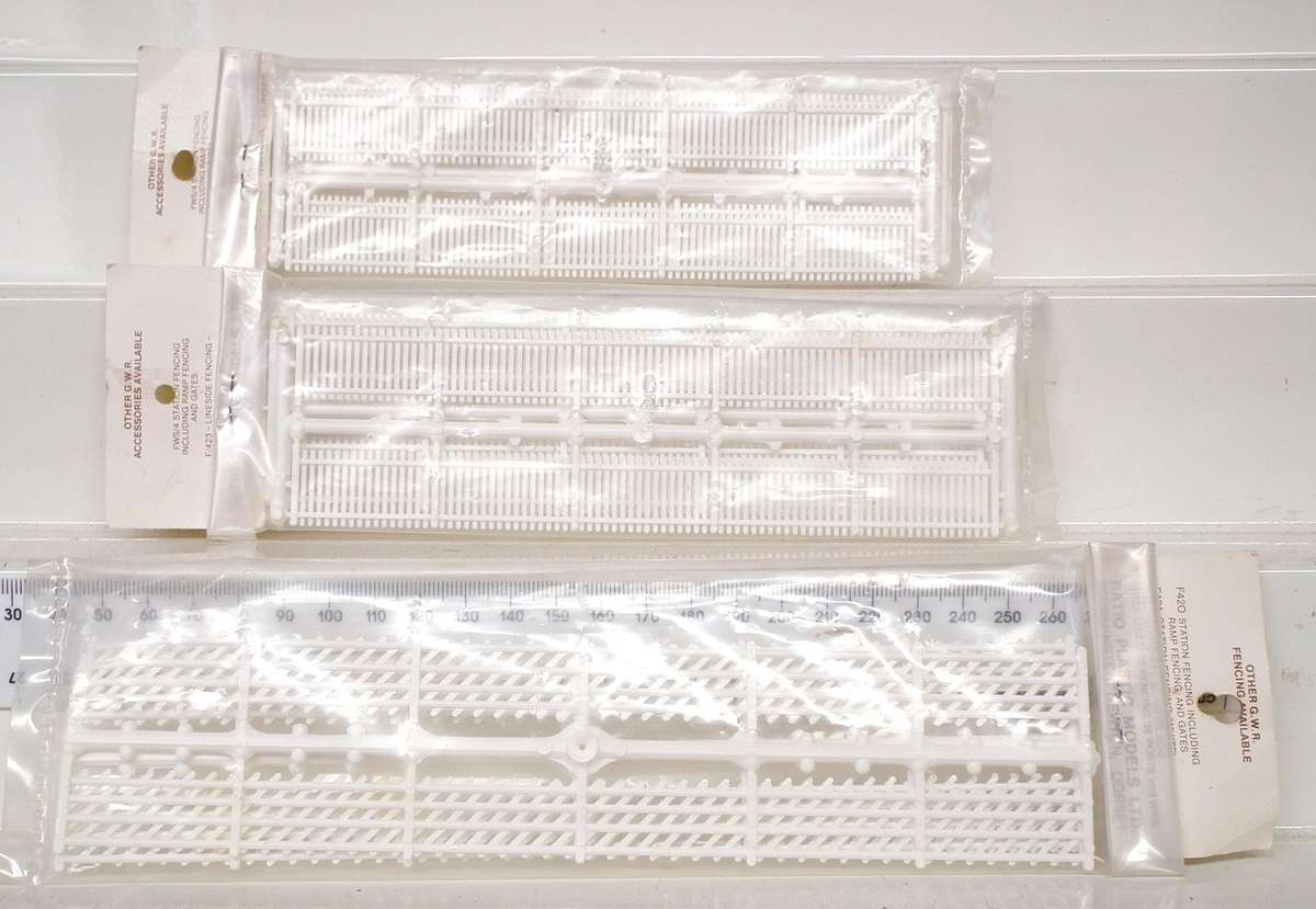 RATIO OO:  GWR Station Fencing in New Packaged Condition.(England)