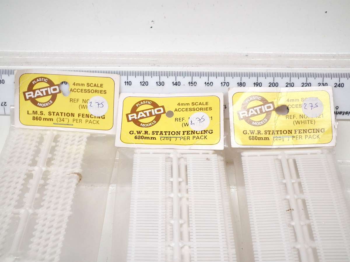 RATIO OO:  GWR Station Fencing in New Packaged Condition.(England)