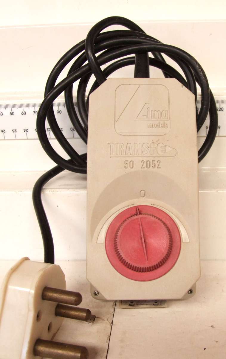 LIMA POWER SUPPLY:  220V/12.5V DC Power Supply/Controller in good un-boxed condition(Italy)