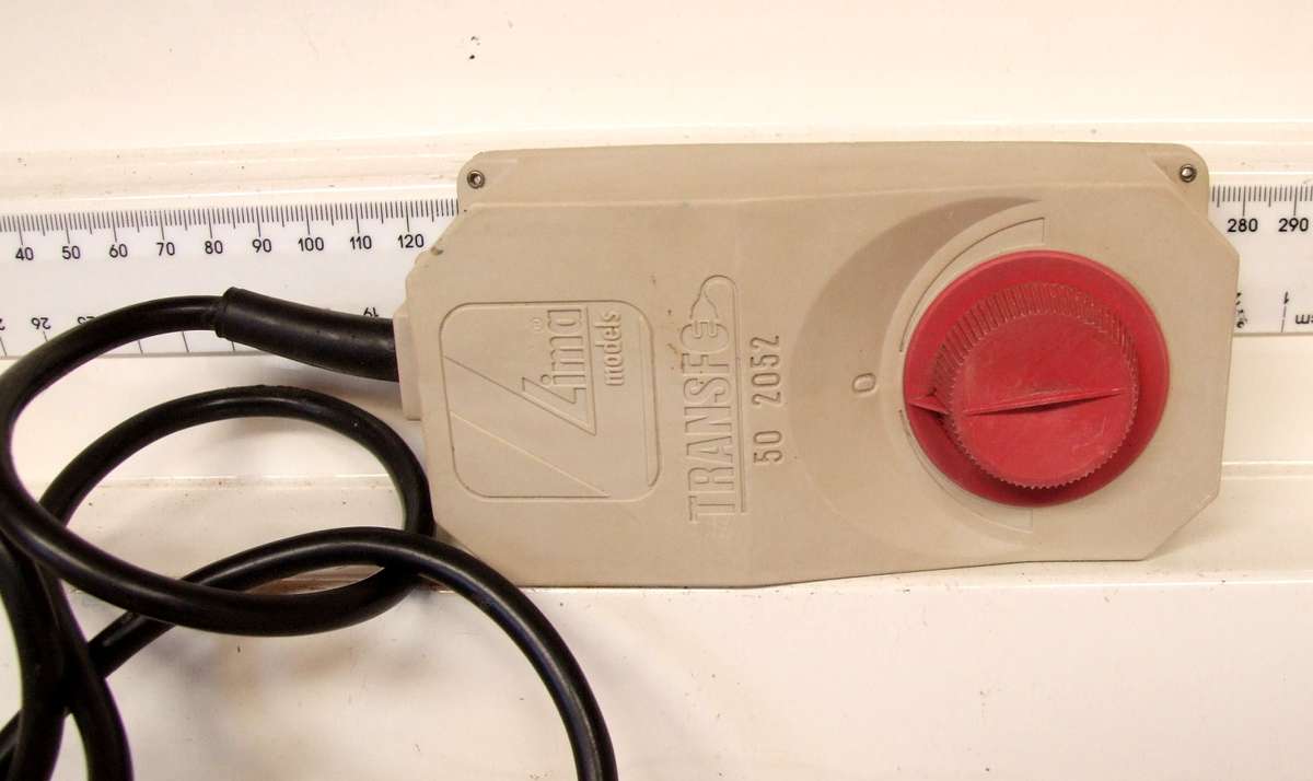 LIMA POWER SUPPLY:  220V/12.5V DC Power Supply/Controller in good un-boxed condition(Italy)