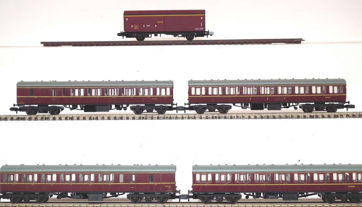 GRAFAR N:  Vintage "LMS" Steam Train Set in Very Good Un-Boxed condition (Brittan/China)