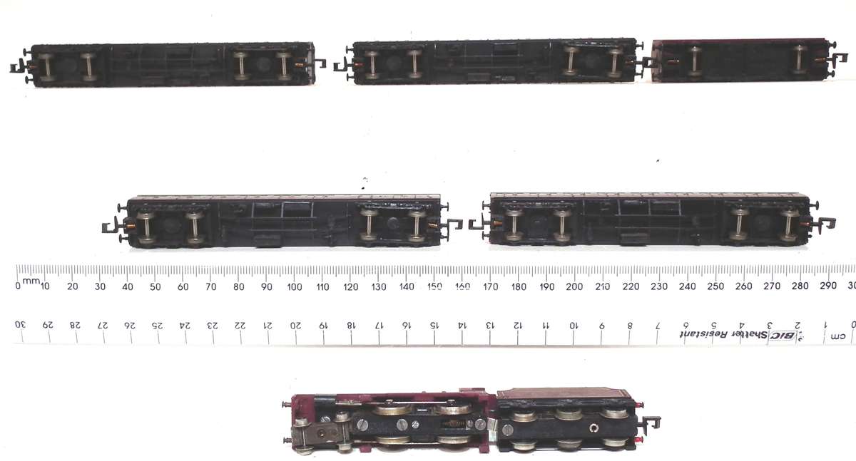 GRAFAR N:  Vintage "LMS" Steam Train Set in Very Good Un-Boxed condition (Brittan/China)