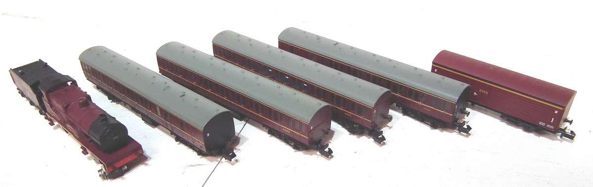 GRAFAR N:  Vintage "LMS" Steam Train Set in Very Good Un-Boxed condition (Brittan/China)
