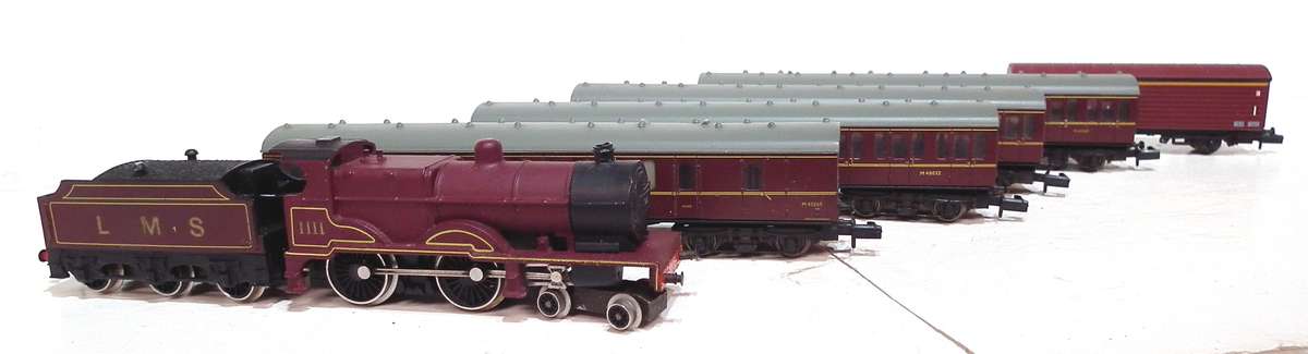 GRAFAR N:  Vintage "LMS" Steam Train Set in Very Good Un-Boxed condition (Brittan/China)