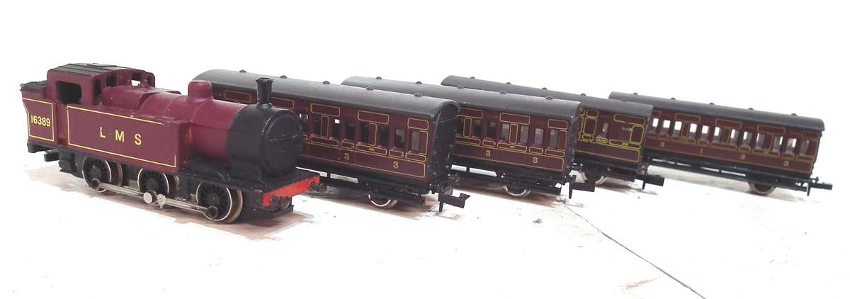 GRAFAR N:  Vintage "LMS" Steam Train Set in Good Un-Boxed condition (Brittan)