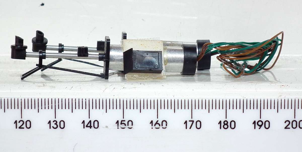 SCENERY N:  2pc N-Gauge Signals in Good Working, Un-Used Packaged Condition.(?)