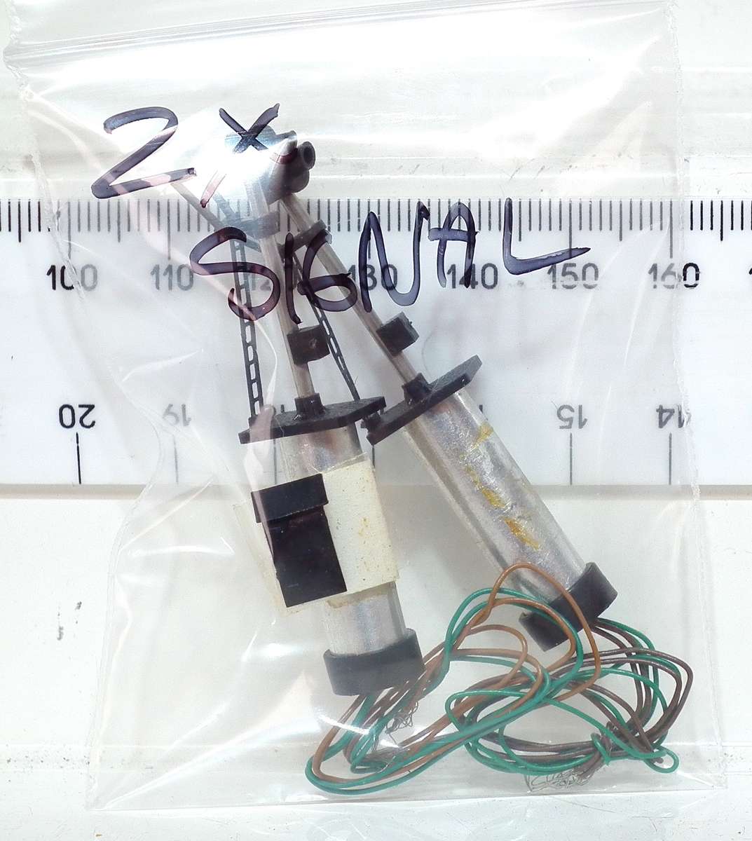 SCENERY N:  2pc N-Gauge Signals in Good Working, Un-Used Packaged Condition.(?)