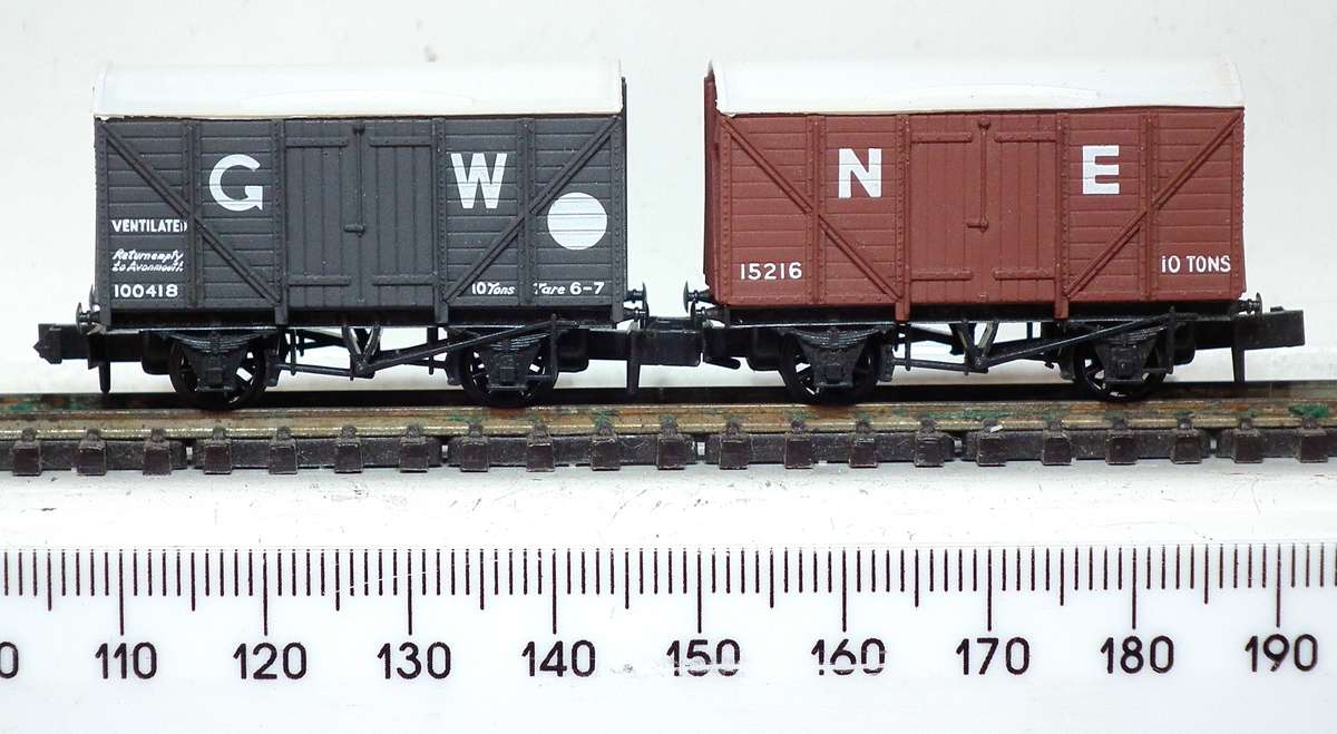 PECO N:  Vintage English  "LMS" 10T Closed Cars in Good Un-Boxed condition (Brittan)