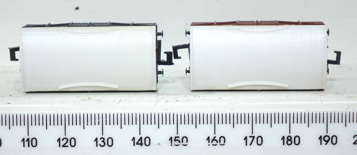 PECO N:  Vintage English  "LMS" 10T Closed Cars in Good Un-Boxed condition (Brittan)