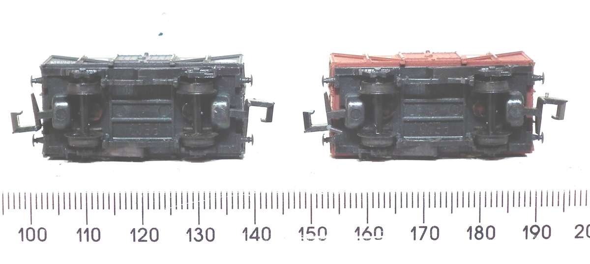 PECO N:  Vintage English  "LMS" 10T Closed Cars in Good Un-Boxed condition (Brittan)