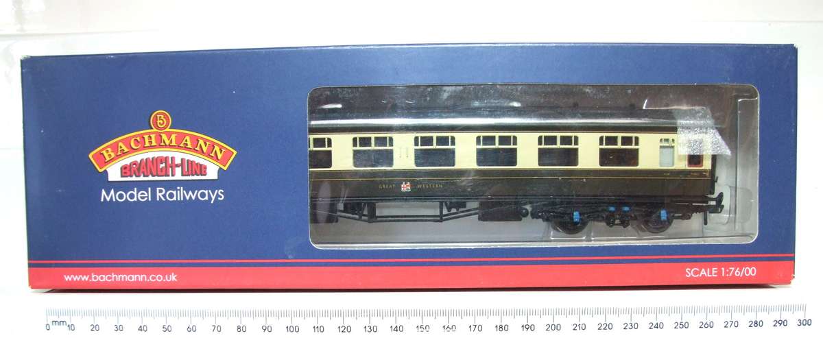 BACHMANN OO: Vintage GWR Collet Third Class Corridor Coach Mint in Box condition.