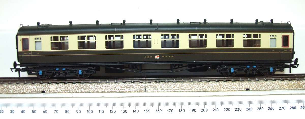 BACHMANN OO: Vintage GWR Collet Third Class Corridor Coach Mint in Box condition.