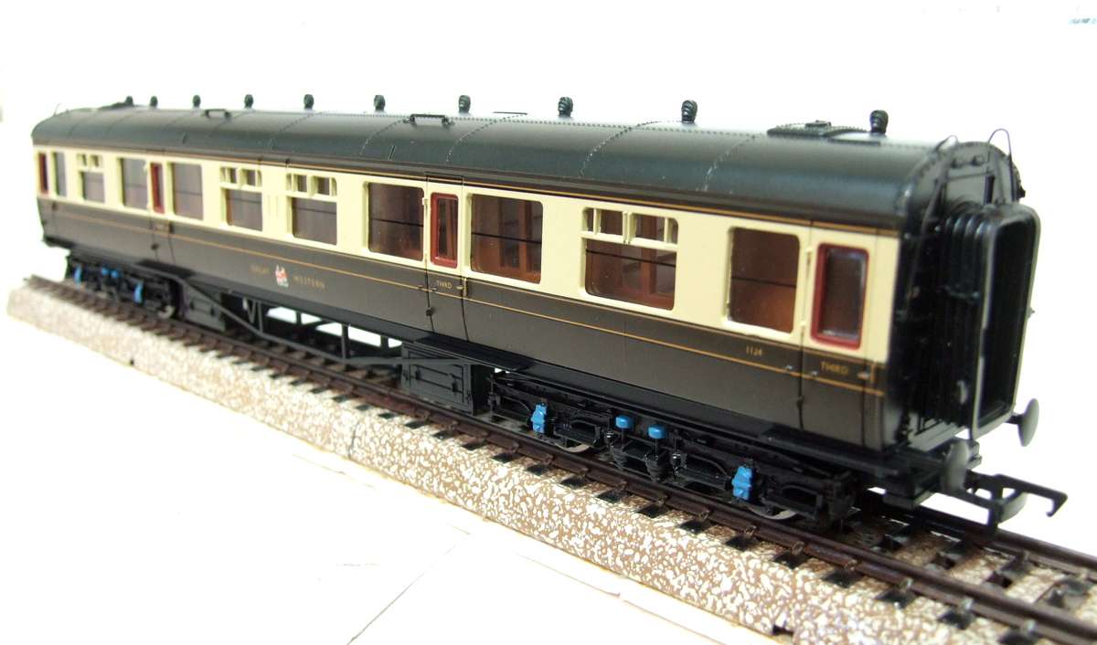 BACHMANN OO: Vintage GWR Collet Third Class Corridor Coach Mint in Box condition.