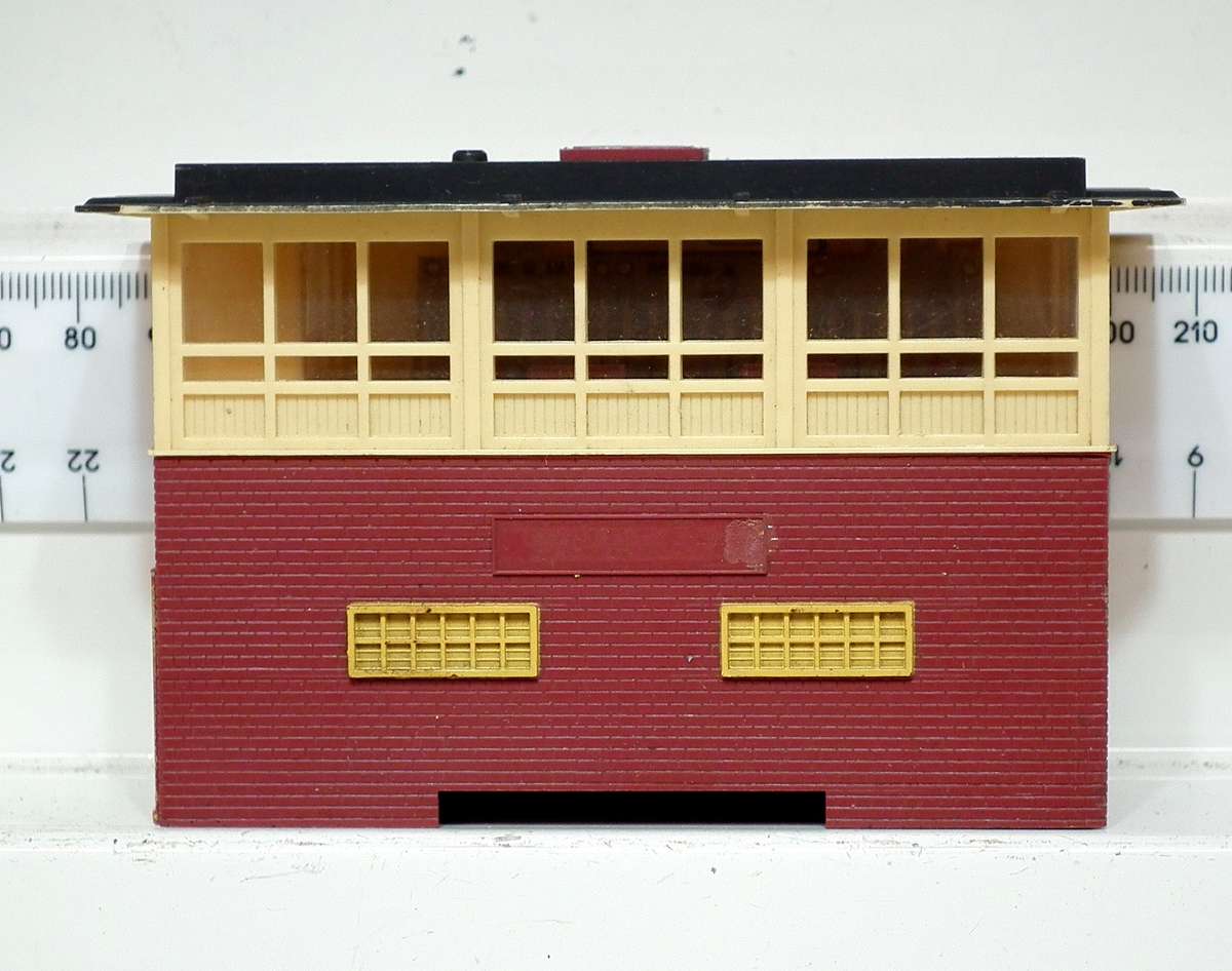 TRI-ANG OO:  Plastic Signal Tower in Fair Used, Un-boxed Condition.(England)