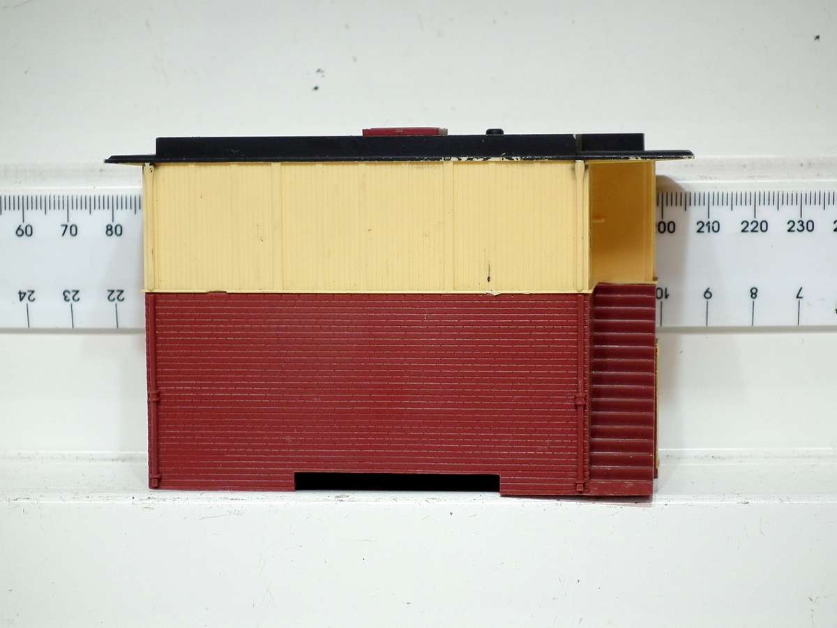 TRI-ANG OO:  Plastic Signal Tower in Fair Used, Un-boxed Condition.(England)