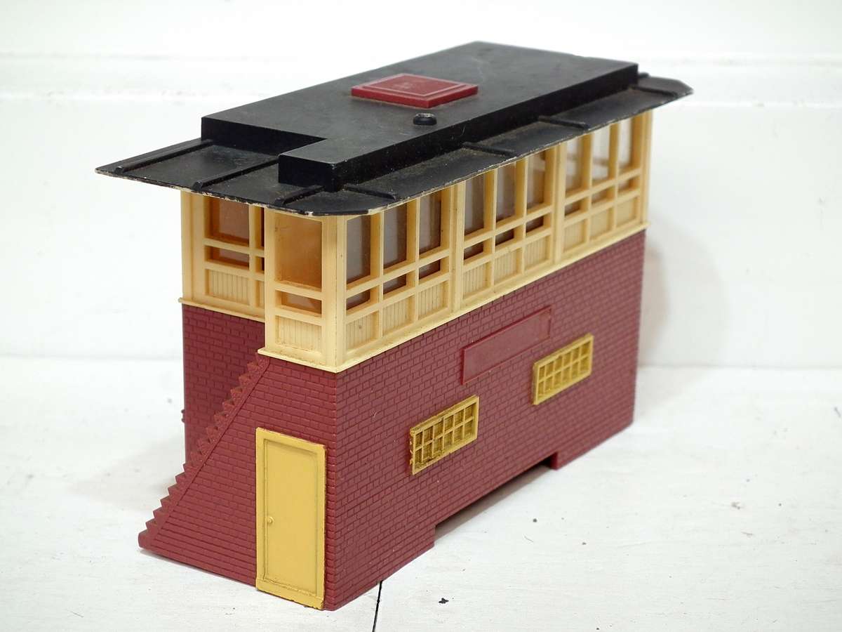 TRI-ANG OO:  Plastic Signal Tower in Fair Used, Un-boxed Condition.(England)