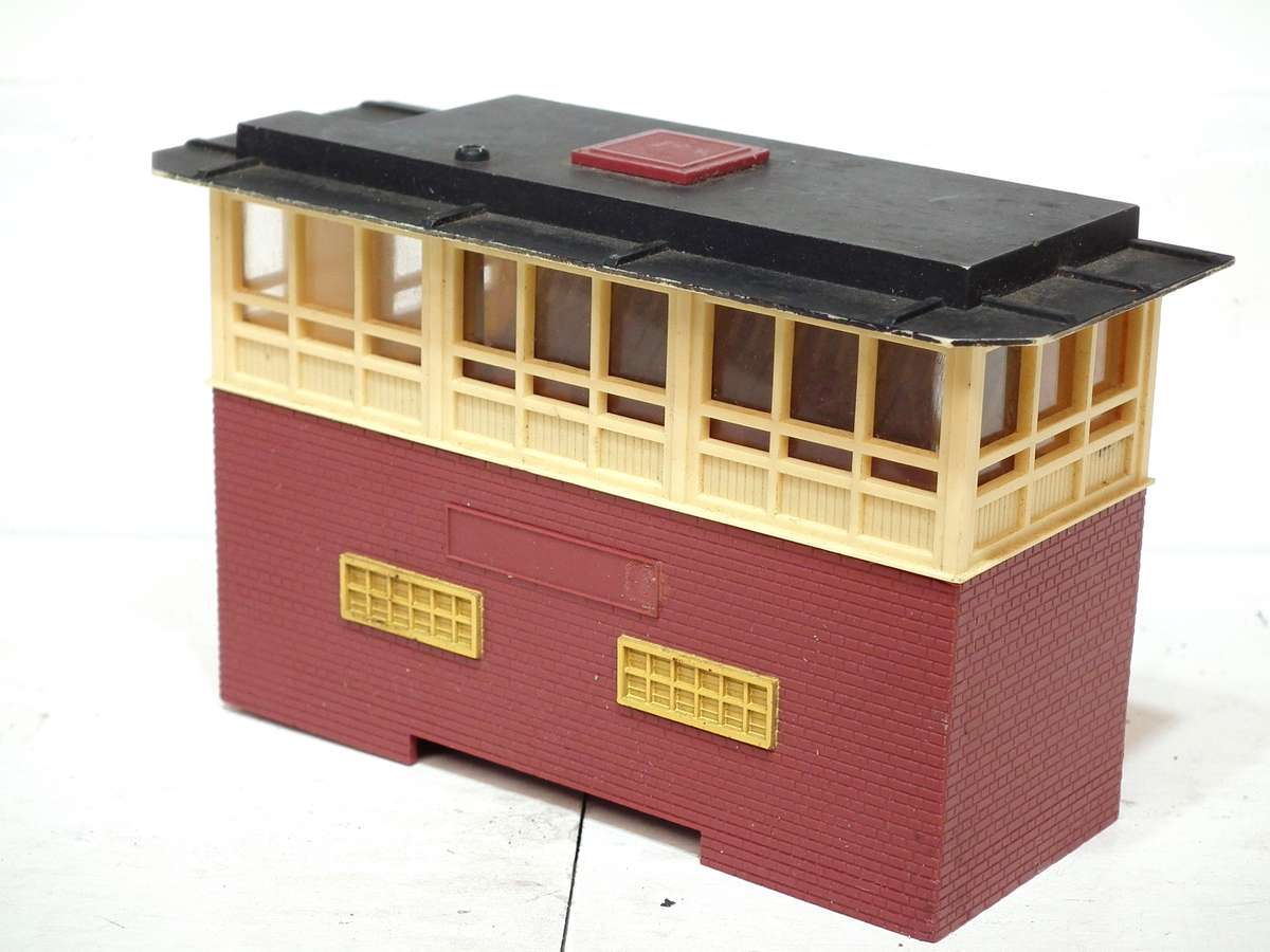 TRI-ANG OO:  Plastic Signal Tower in Fair Used, Un-boxed Condition.(England)