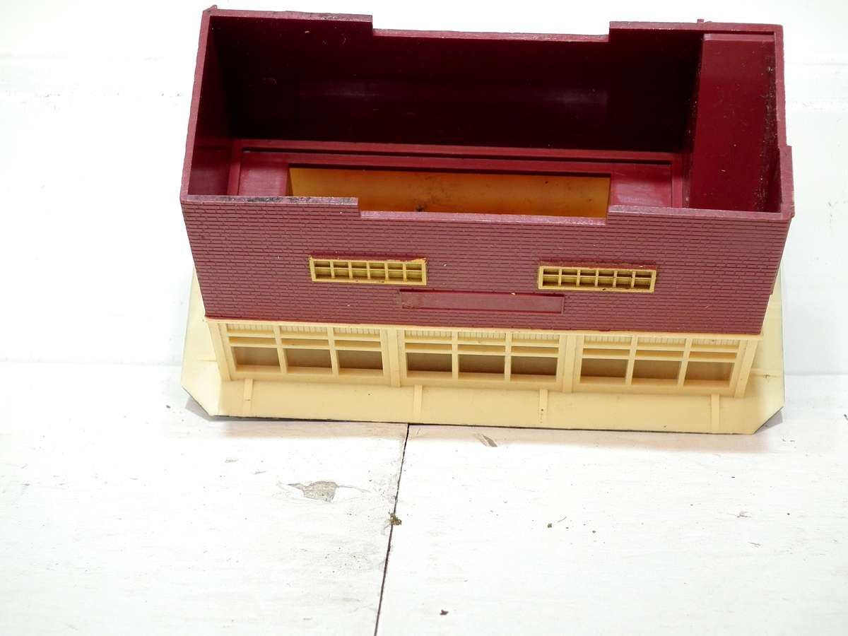 TRI-ANG OO:  Plastic Signal Tower in Fair Used, Un-boxed Condition.(England)