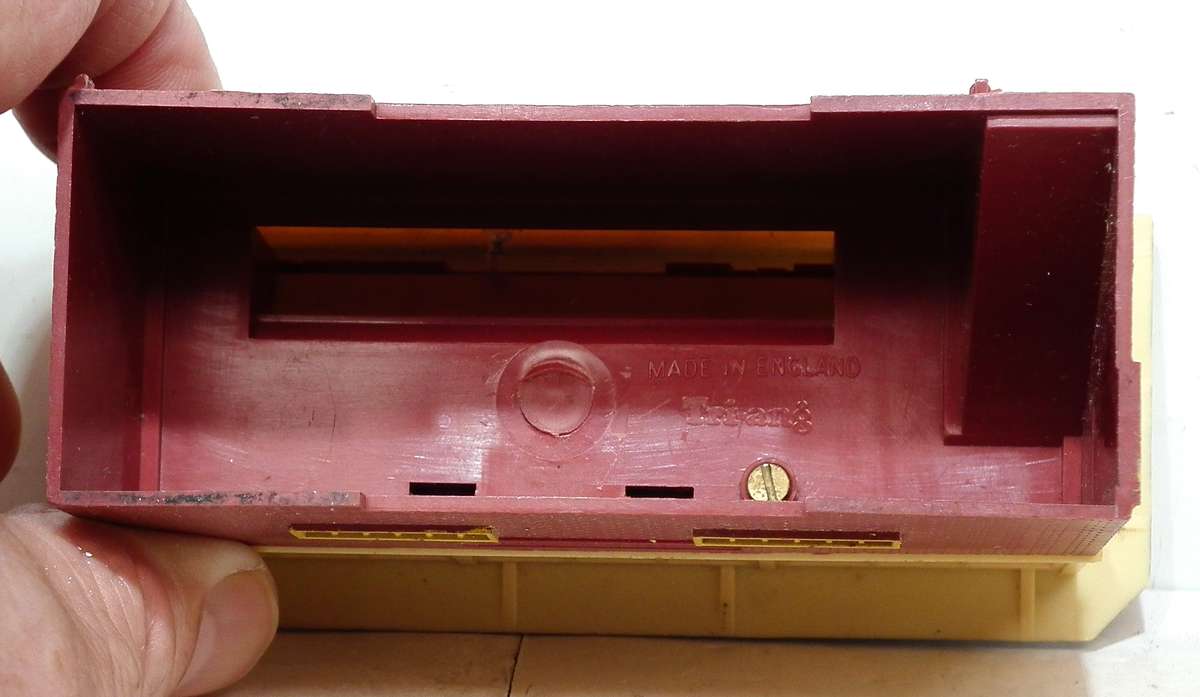 TRI-ANG OO:  Plastic Signal Tower in Fair Used, Un-boxed Condition.(England)