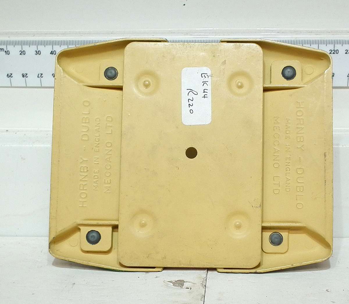 HORNBY DUBLO OO: Vintage English All Metal Road Crossing in Like New Un-Boxed condition(England)