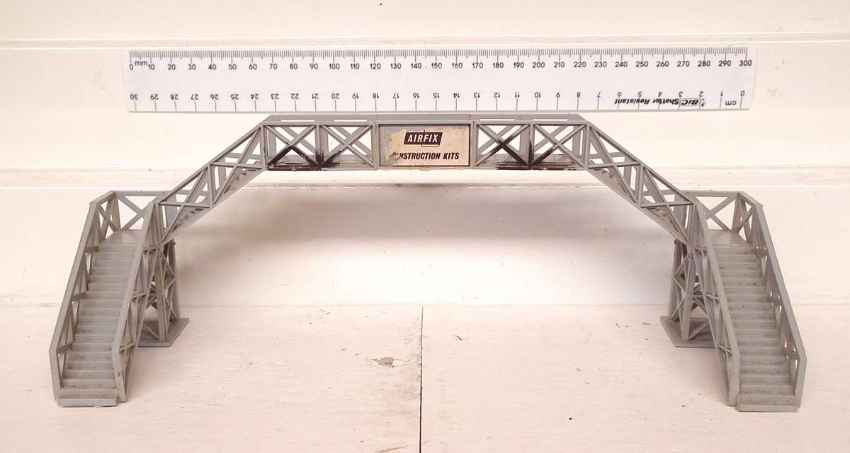 AIRFIX HO:  Plastic Double Track Foot Bridge in Fair Used, Un-boxed Condition.