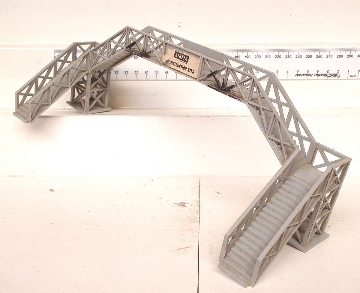 AIRFIX HO:  Plastic Double Track Foot Bridge in Fair Used, Un-boxed Condition.