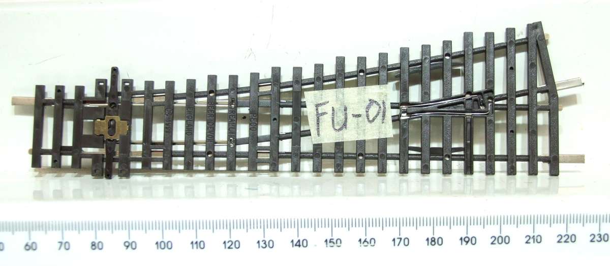 PECO STREAMLINE HO: This Right-hand Nickel Silver Manual Point is in Good Used Condition.(England)