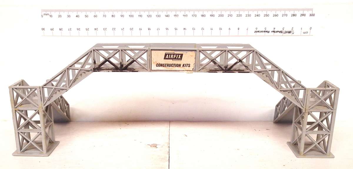 AIRFIX HO:  Plastic Double Track Foot Bridge in Fair Used, Un-boxed Condition.