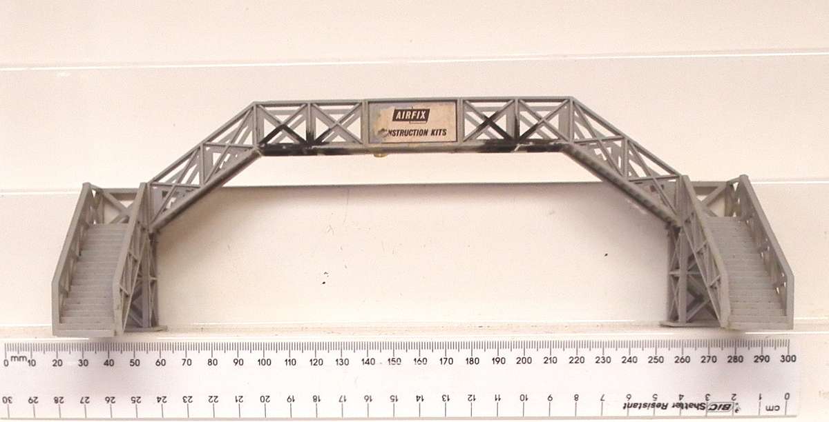 AIRFIX HO:  Plastic Double Track Foot Bridge in Fair Used, Un-boxed Condition.