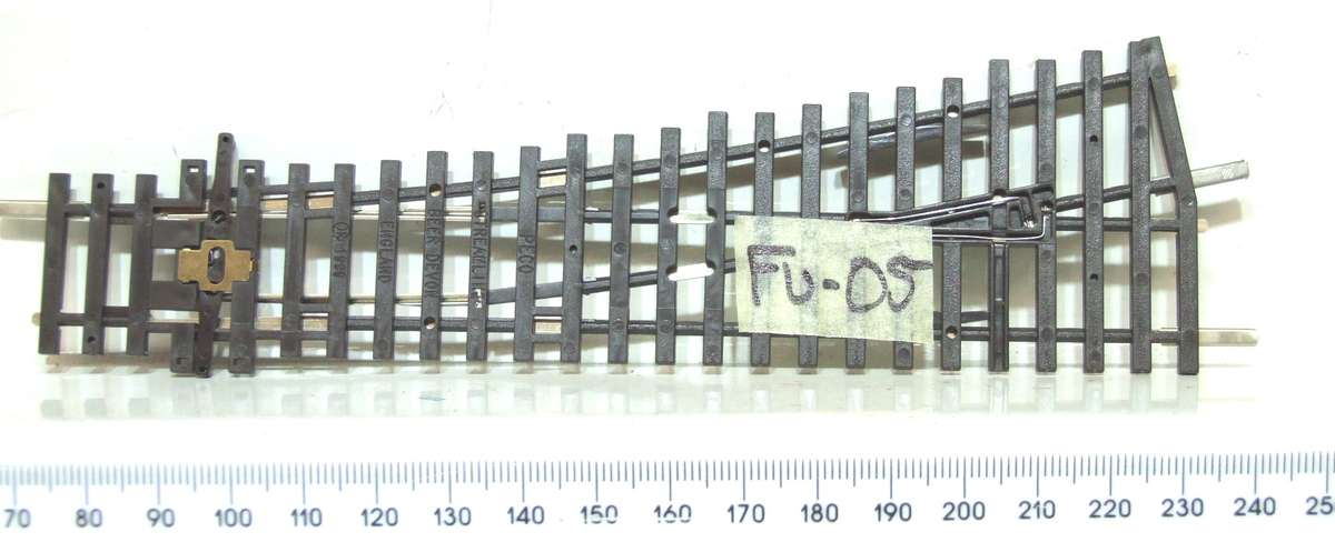 PECO STREAMLINE HO: This Right-hand Nickel Silver Manual Point is in Good Used Condition.(England)