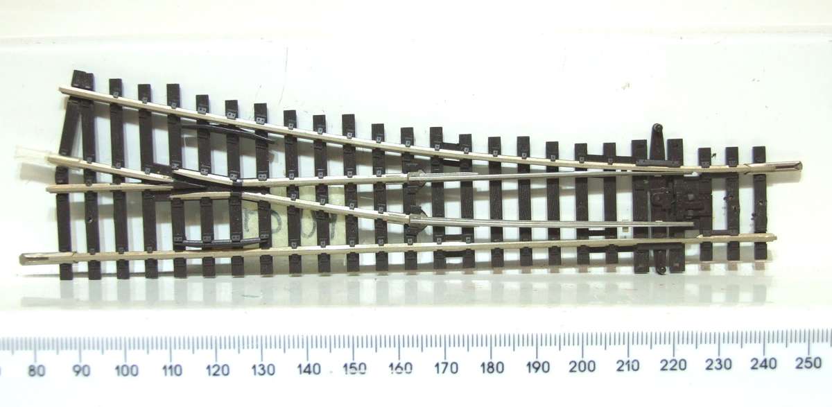 PECO STREAMLINE HO: This Right-hand Nickel Silver Manual Point is in Good Used Condition.(England)