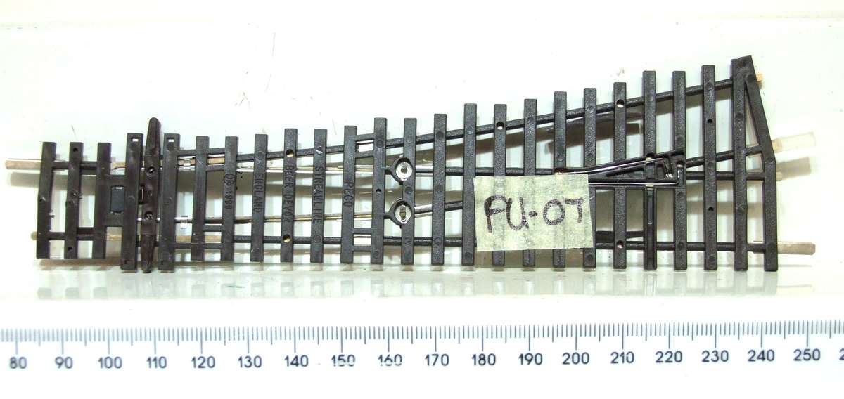 PECO STREAMLINE HO: This Right-hand Nickel Silver Manual Point is in Good Used Condition.(England)