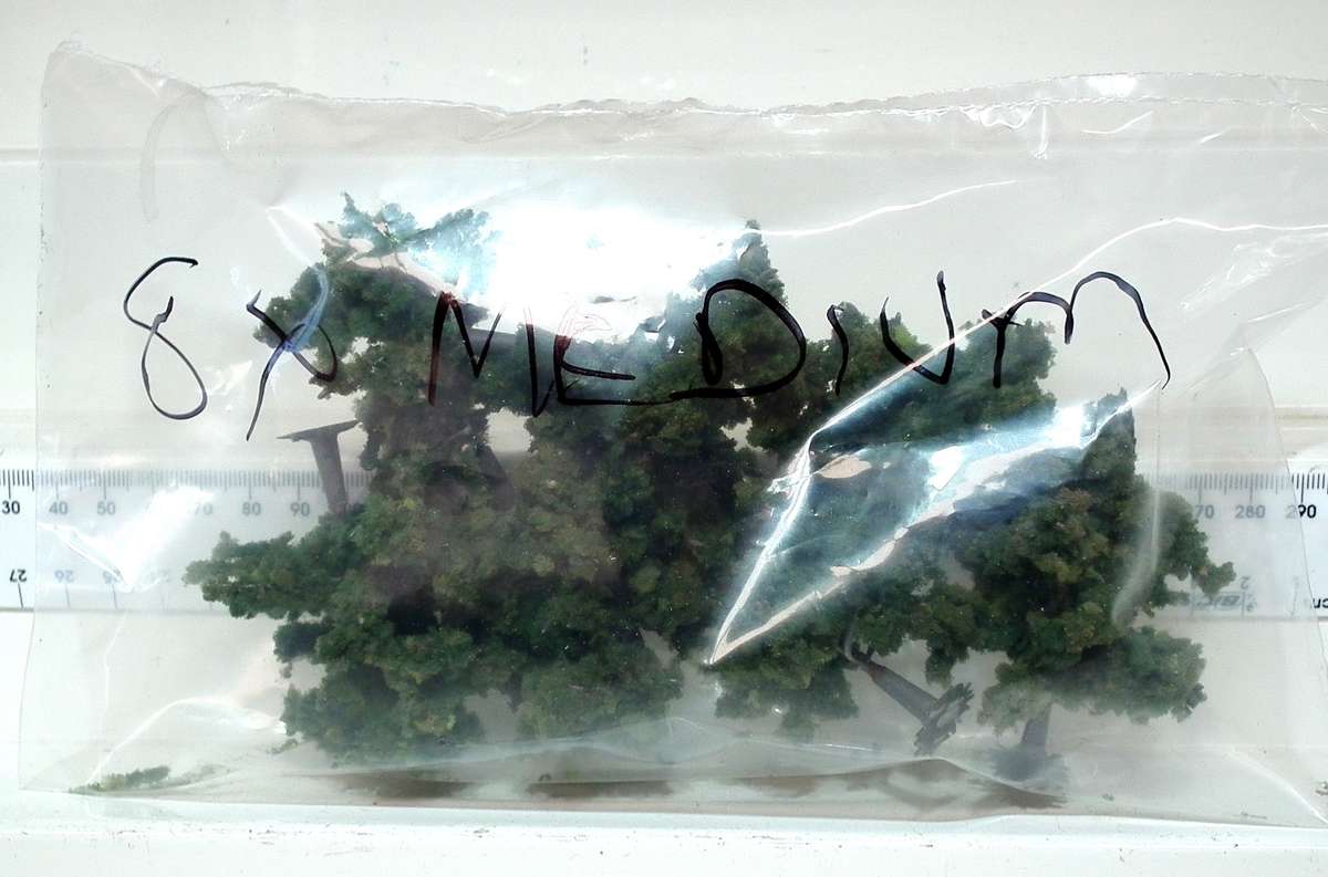 SCENERY OO/HO: 8pc Medium Foam Foliage Trees in Good Packed Condition