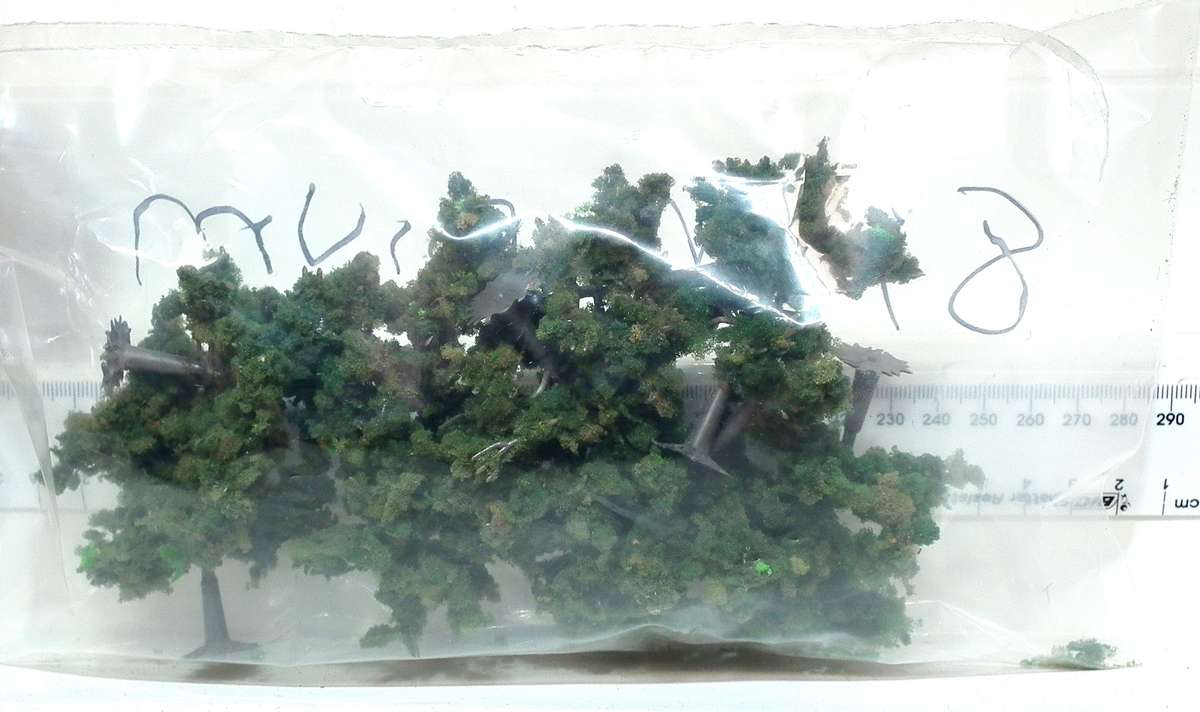 SCENERY OO/HO: 8pc Medium Foam Foliage Trees in Good Packed Condition