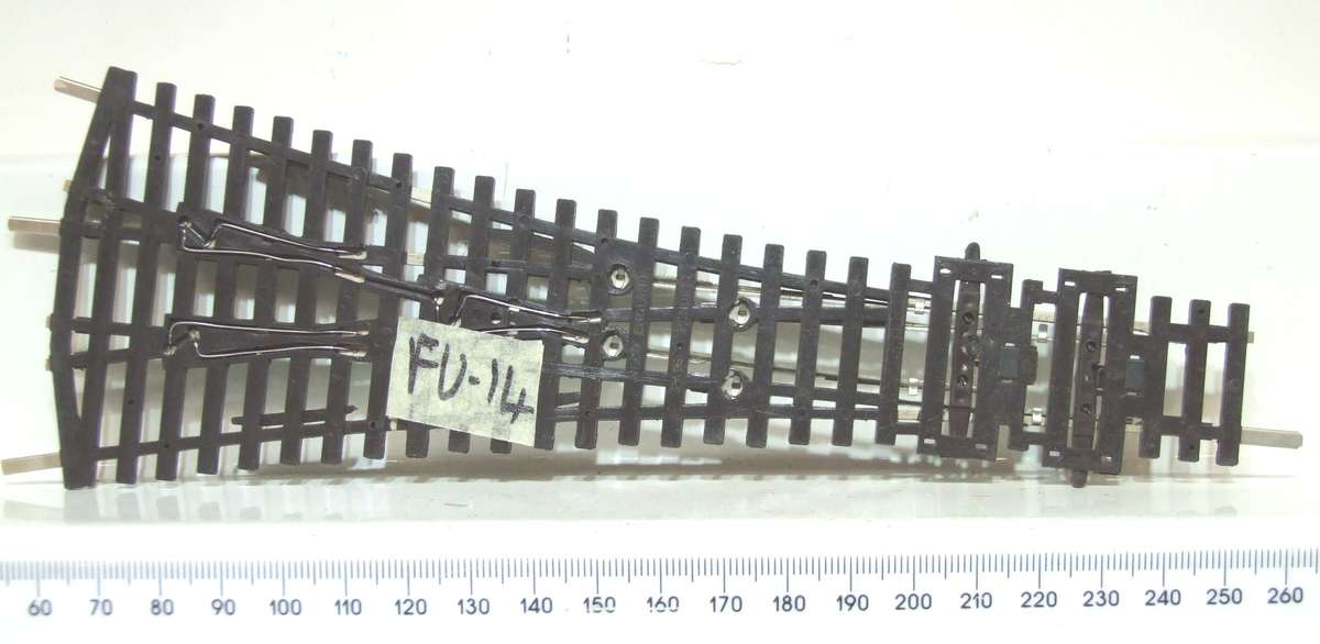 PECO STREAMLINE HO: This Double Slip Nickel Silver Y-Point is in Good Used Condition.(England)