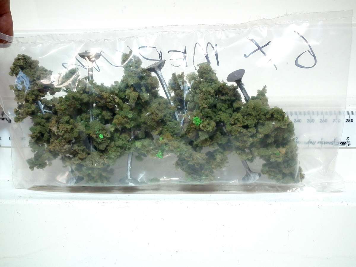 SCENERY OO/HO: 6pc Medium Eucalyptus Foam Foliage Trees in Good Packed Condition