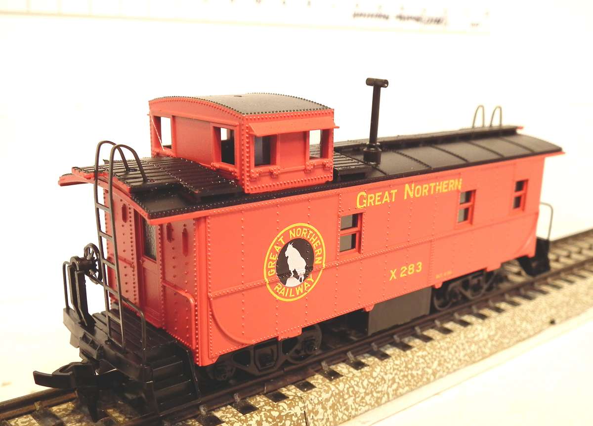 ATHEARN HO: Great Northern Caboose(1260) in New Old Stock in Boxed condition.(USA)