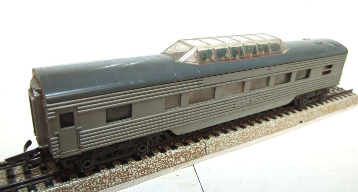 TRI-ANG OO: Vintage Observation Coach in Fair Un-Boxed condition(England)