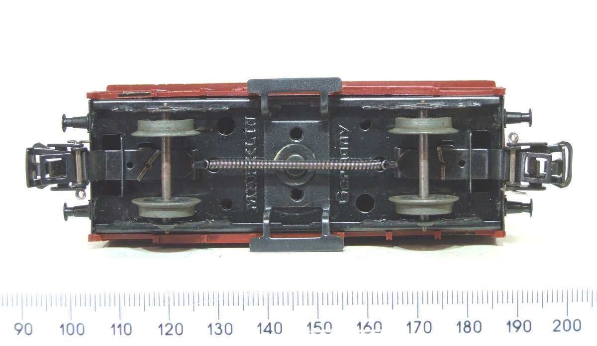 MARKLIN HO: Vintage`DB` Closed Freight Wagon in Very Good un-boxed condition (Germany)