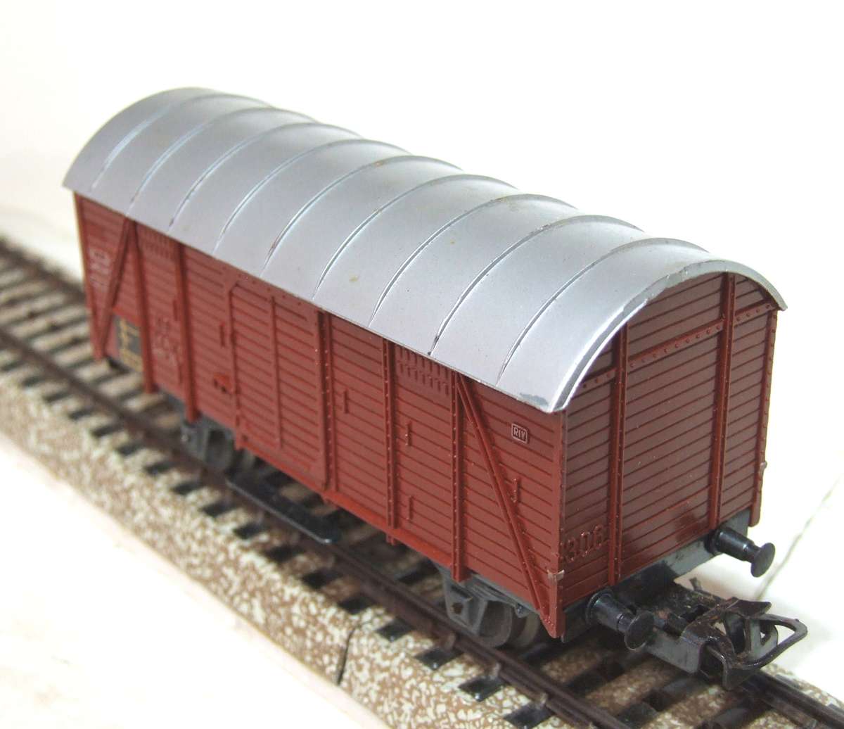 MARKLIN HO: Vintage`DB` Closed Freight Wagon in Very Good un-boxed condition (Germany)