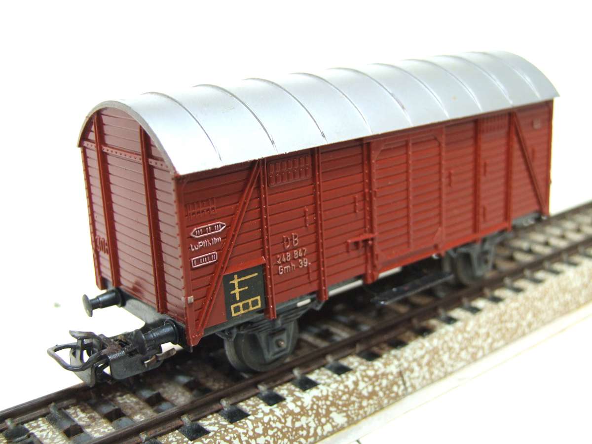 MARKLIN HO: Vintage`DB` Closed Freight Wagon in Very Good un-boxed condition (Germany)