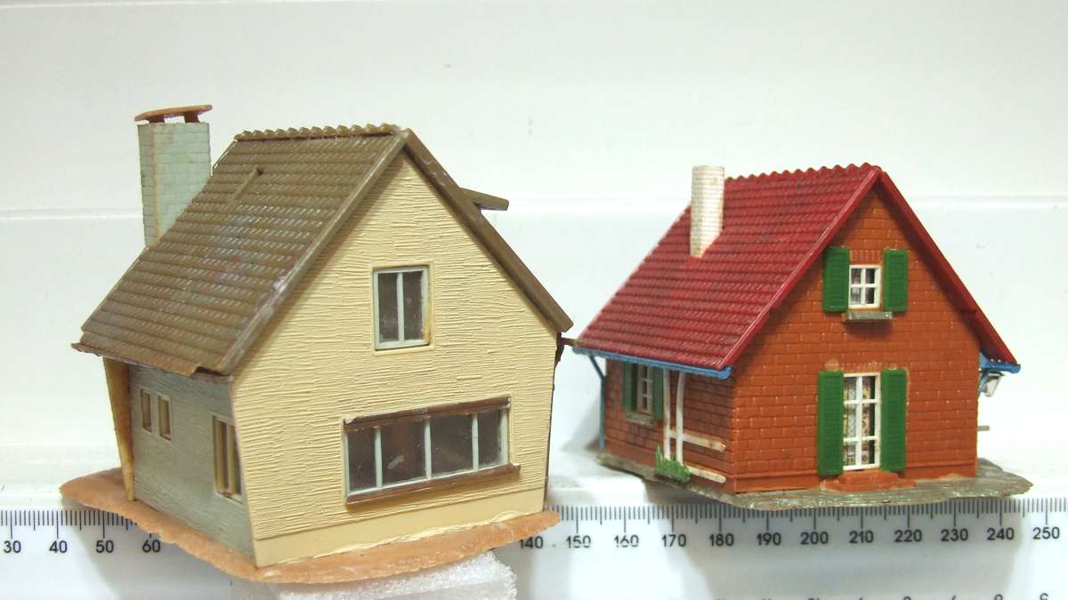 SCENERY HO:  2x European Style Plastic Houses in Good Used Condition.